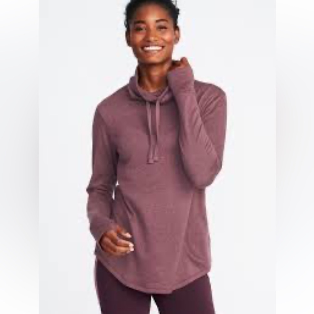 Old Navy Active Funnel Neck top size M